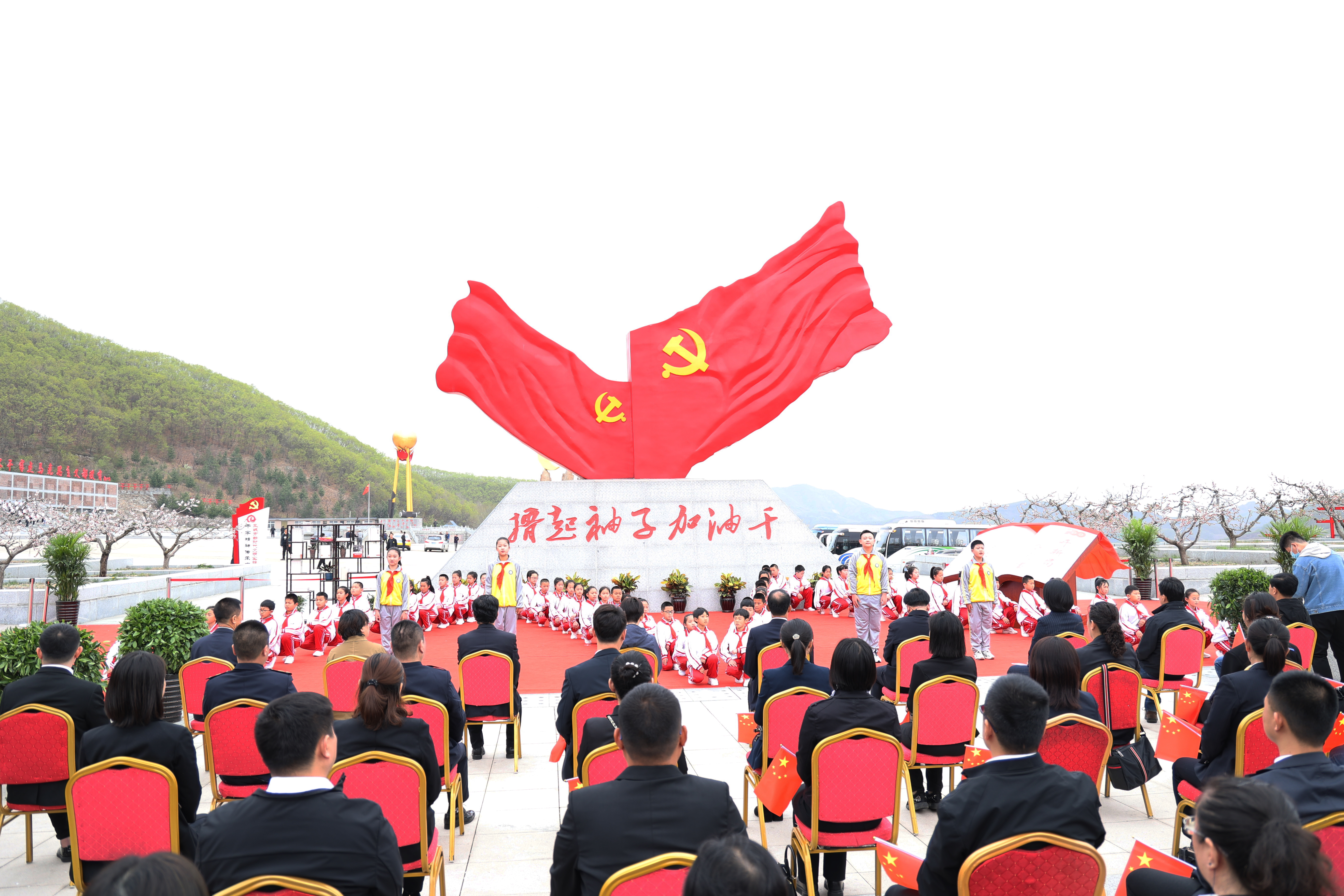 遼寧日報&ldquo;我愛中國共產(chǎn)黨&rdquo;云誦讀活動走進大梨樹村